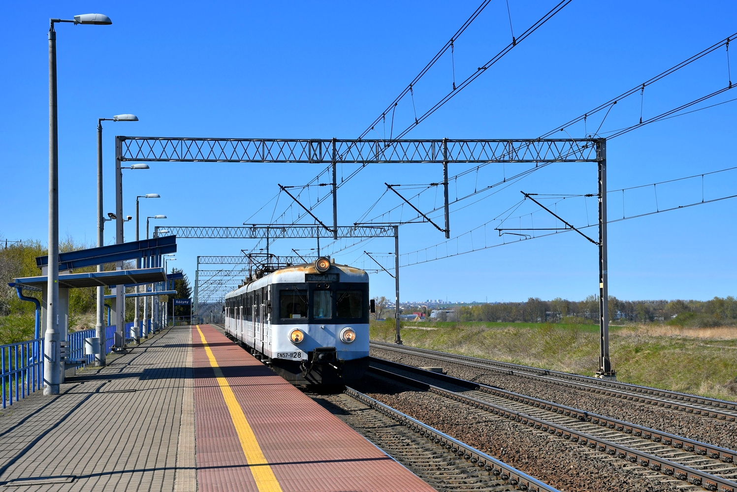 EN57-1128